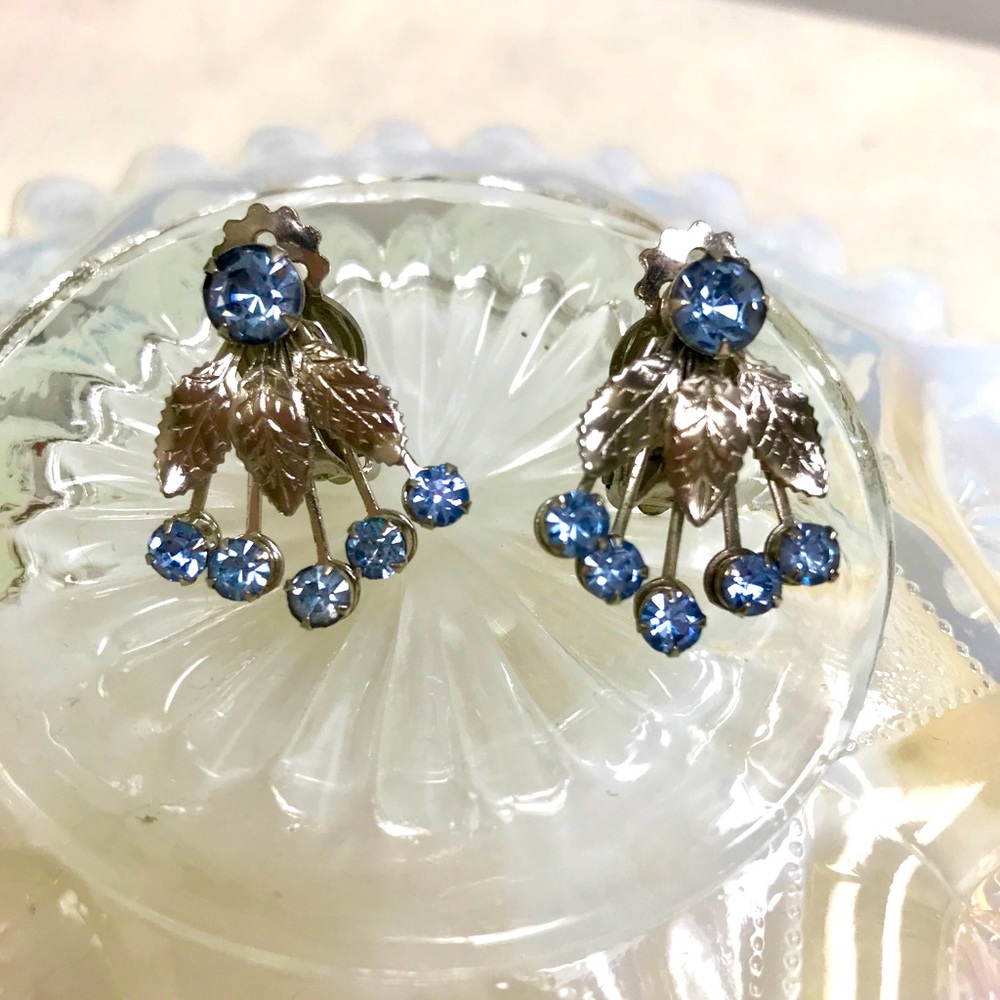 🌻3/$15🌻Vintage Blue Rhinestones Clip on Silver Earrings🌻🌻3/$15